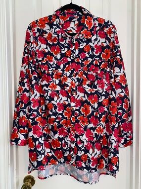 Liz & Me‎ Navy Floral Top with Red and Pink Accents